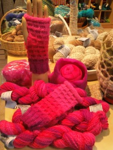 1234 Huey handspun Mitts in Rose Garden